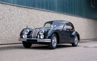 Chalupa_Fast_and_Vintage_Jaguar_XK140_FHC_schräg_vorne_Fahrerseite