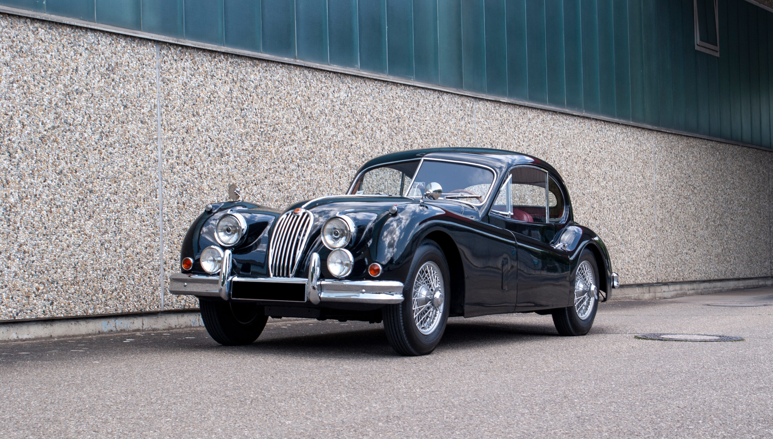 Chalupa_Fast_and_Vintage_Jaguar_XK140_FHC_schräg_vorne_Fahrerseite