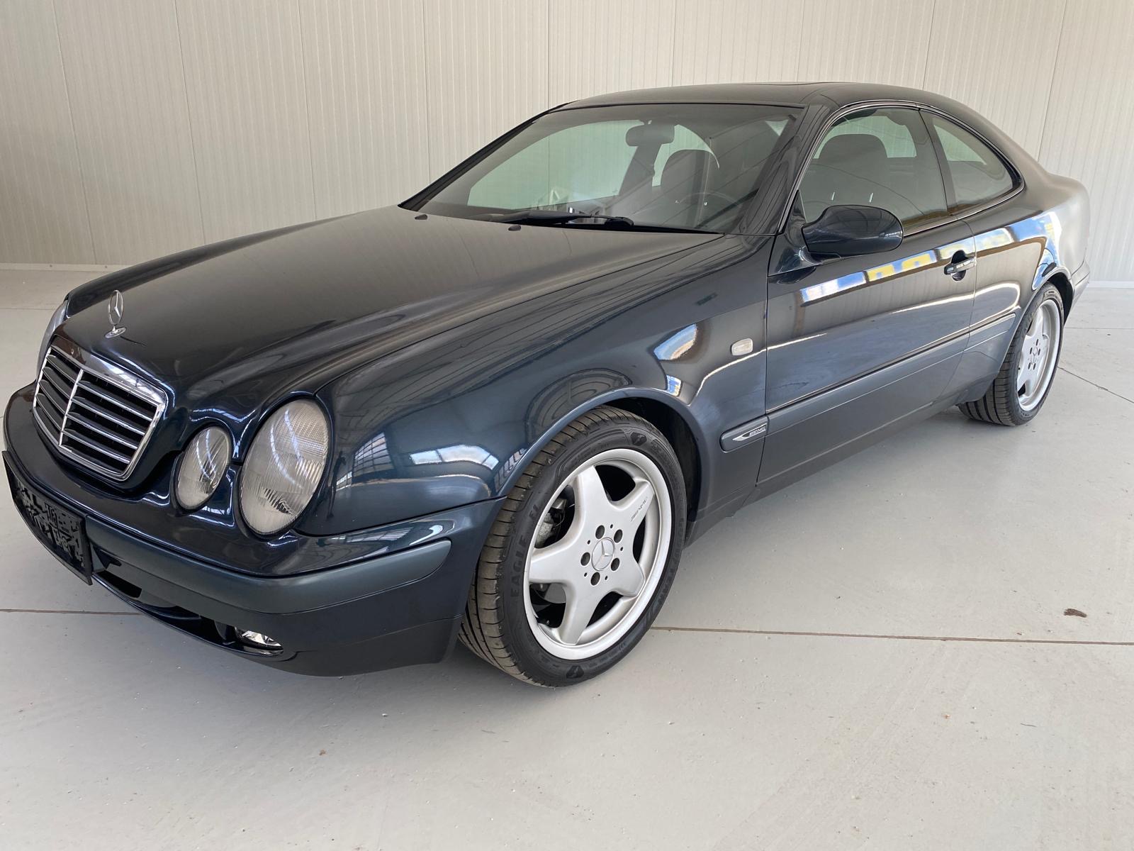 Chalupa-FastandVintage-Mercedes-Benz-CLK-200-Kompressor-li-vo